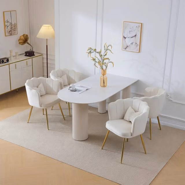 Fauteuil set da 4 in velluto con schienale a petalo e gambe in metallo dorato per soggiorno e sala da pranzo beige