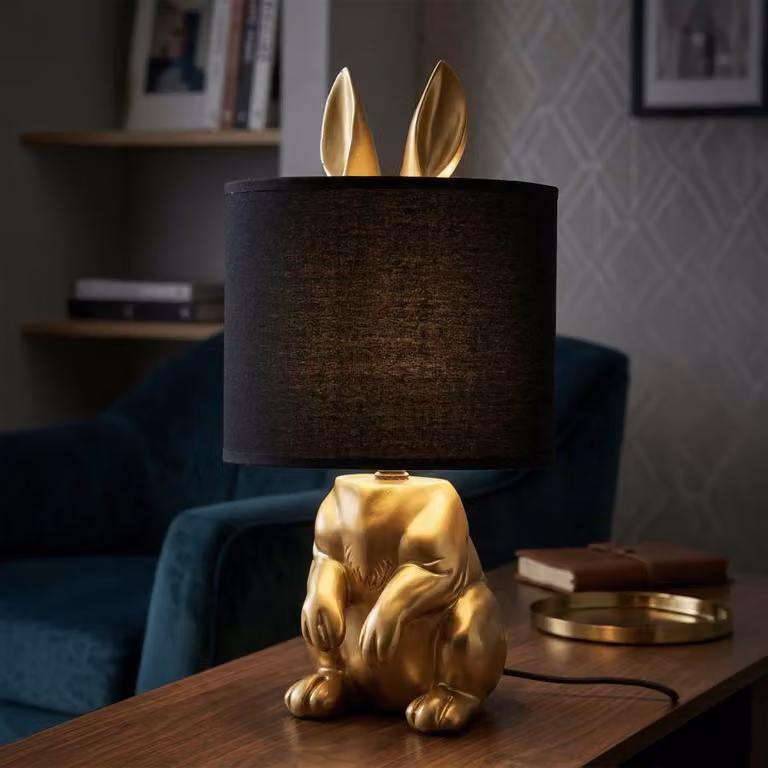 Lampada da tavolo a forma di coniglio, in resina e tessuto, dimensioni 20x43 cm, colore oro e nero, design Mauro Ferretti