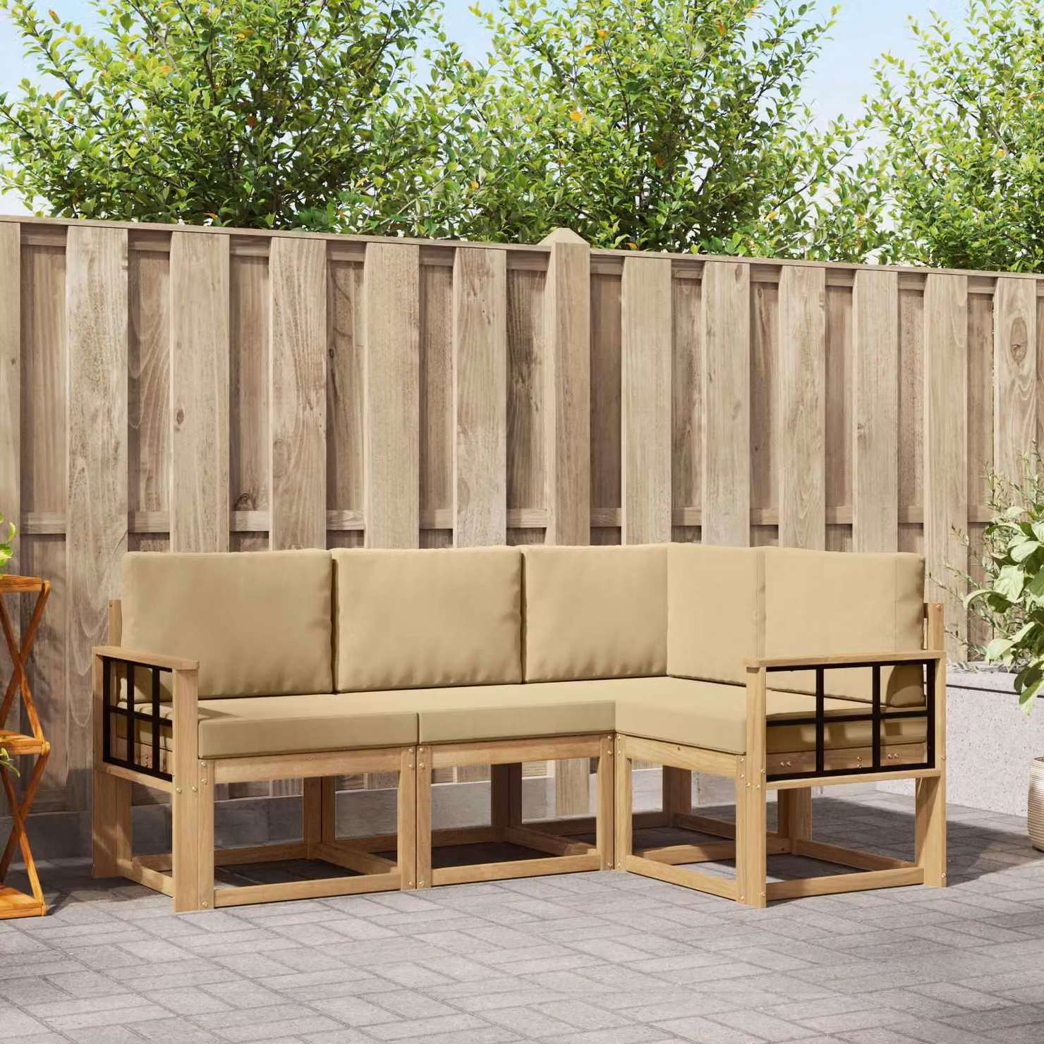 Set di divani da esterno vidaXL 4 pz a forma di L in legno di acacia con cuscini bianchi e beige