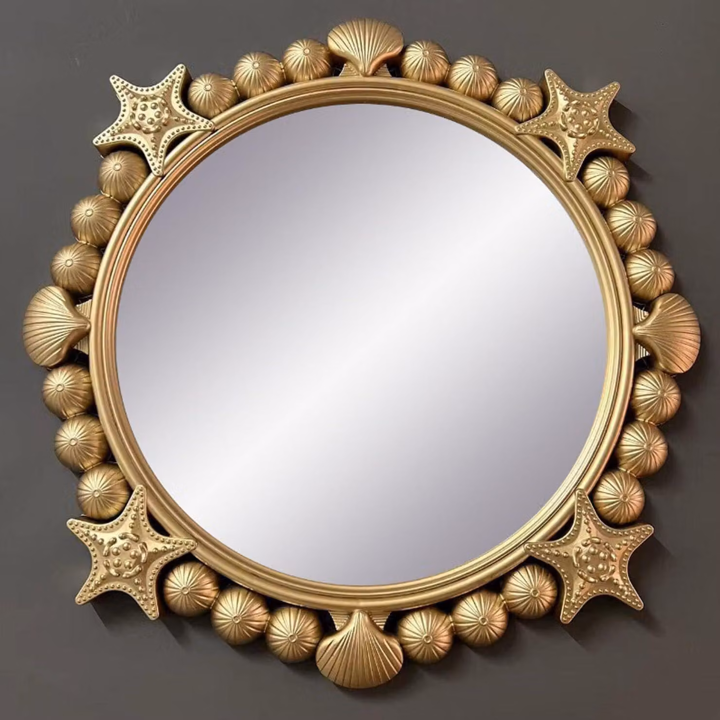 Specchio da parete rotondo, diametro 50 cm, color oro, con decorazioni a conchiglia e stella marina