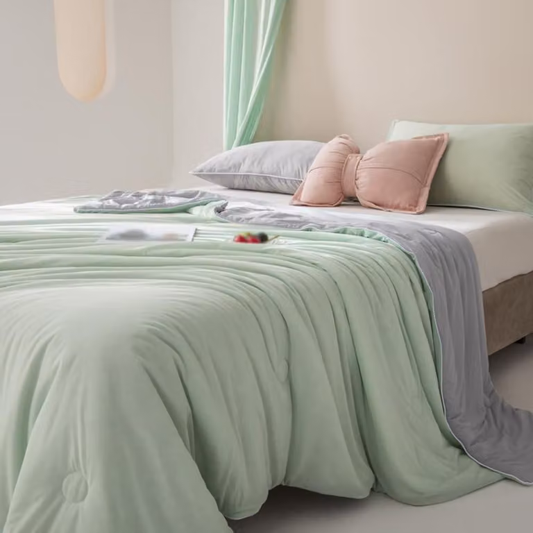Coperta leggera, realizzata in microfibra confortevole, dimensioni 180 x 200 cm, ideale per la primavera e l'autunno