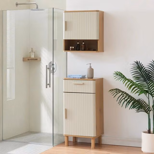 Set da 2 pezzi per bagno en.casa Ferrersp composto da mobile da terra e pensile da parete in finitura beige effetto rovere/avena oatmeal