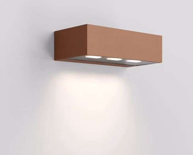 Lampada da parete Forward Zafferano con 3 luci LED asimmetriche in alluminio e vetro marrone, 15.5W 3000K IP54 per illuminazione esterna professionale – 1