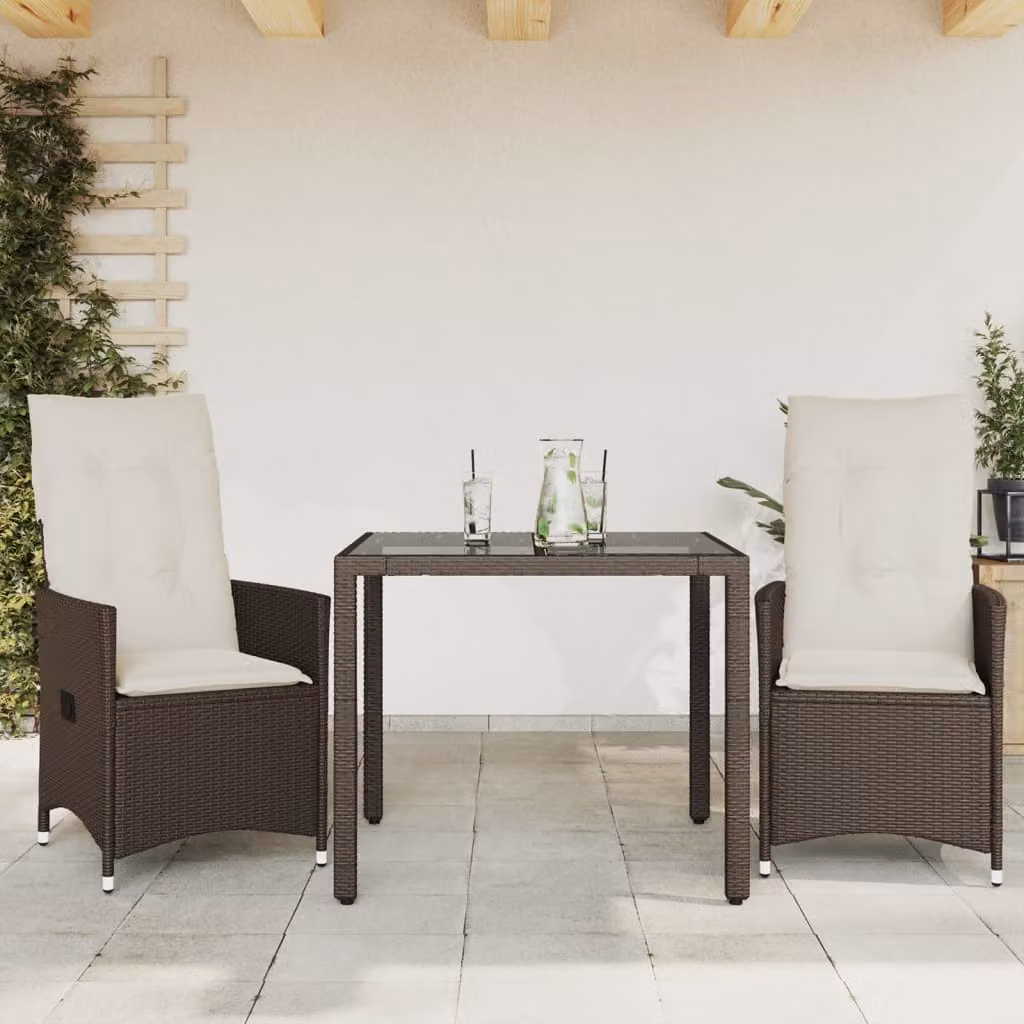 Set Bistrò vidaXL 3 pz in Polyrattan Marrone e Bianco con Cuscini e Tavolo in Vetro per Giardino e Balcone – 1