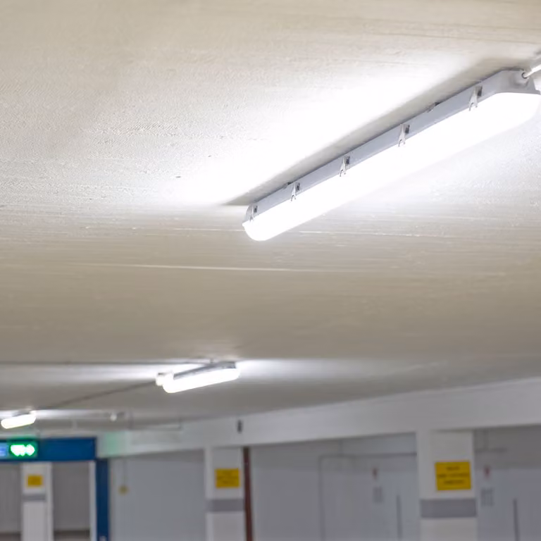 DOTLUX Apparecchio LED a prova di umidità MISTRAL IP66 640mm max37W 4000K smerigliato