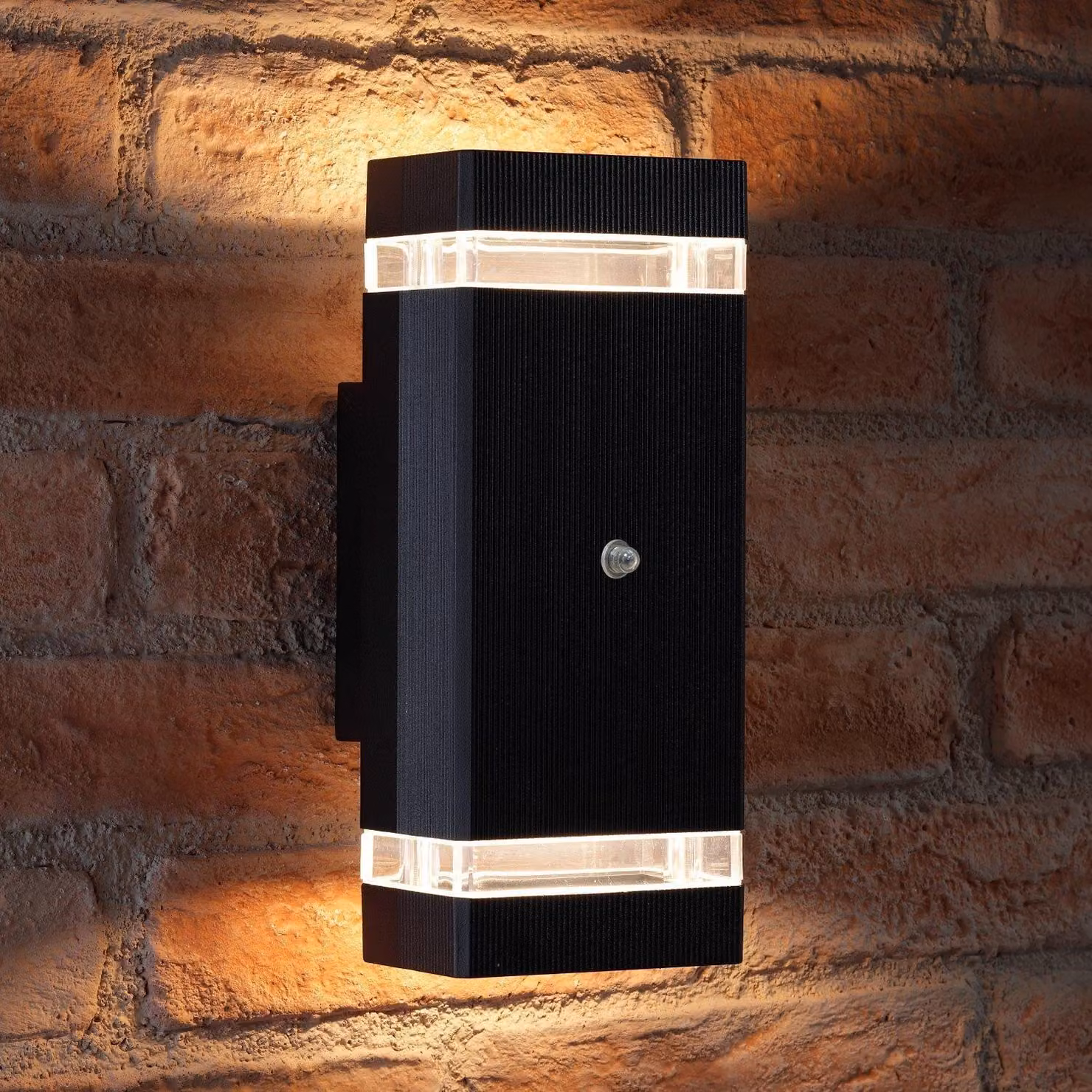 Lampada da parete con sensore di luminosità, colore nero, 2x7W LED, 1100 lumen, grado di protezione IP44
