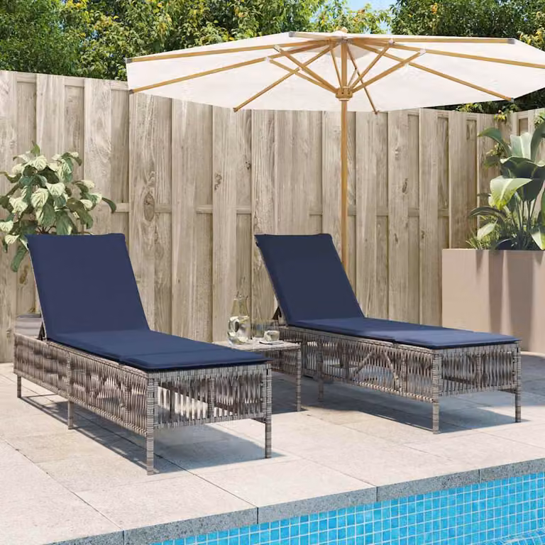 Set di 2 lettini prendisole con tavolino vidaXL in polyrattan grigio e blu con poggiatesta regolabile