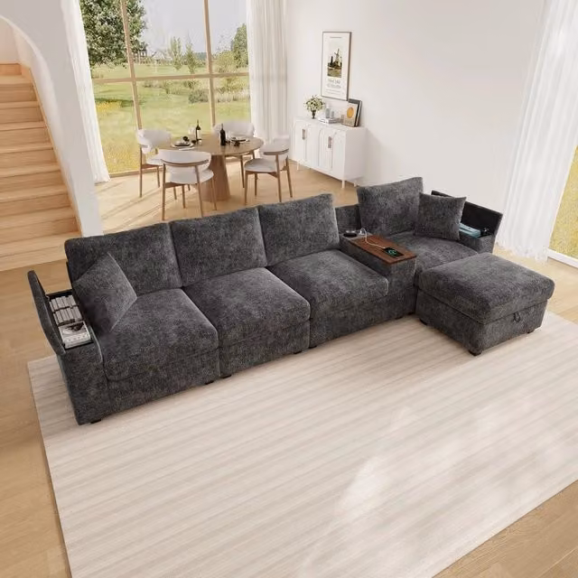 Divano angolare modulare Minimal grigio in tessuto con poggiapiedi, portaoggetti, vani porta bicchieri e porte USB