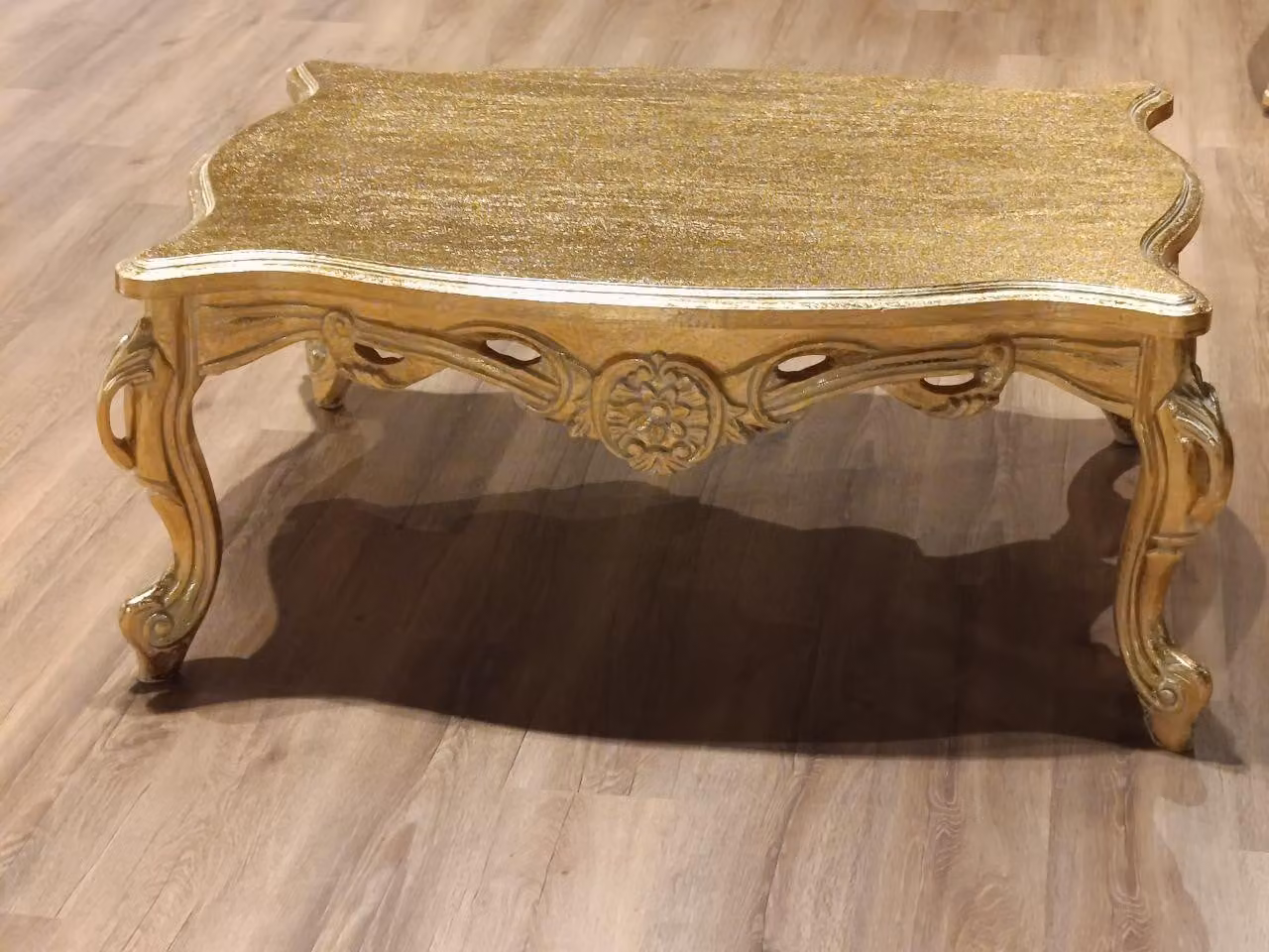 Tavoli Disgner Tavolino classico Tavolino da salotto Divano Tavolino da salotto Immediatamente