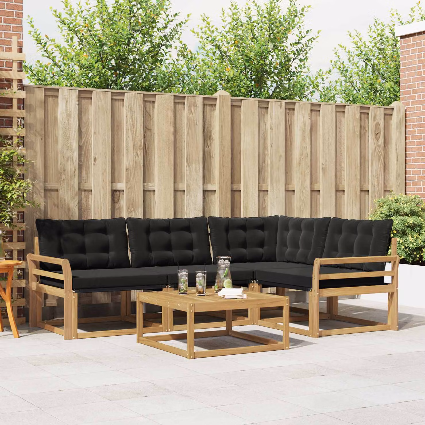 Set di divani da esterno vidaXL a forma di L con tavolo da caffè, struttura in legno di acacia trattato e cuscini in tessuto textilene, bianco, nero e marrone