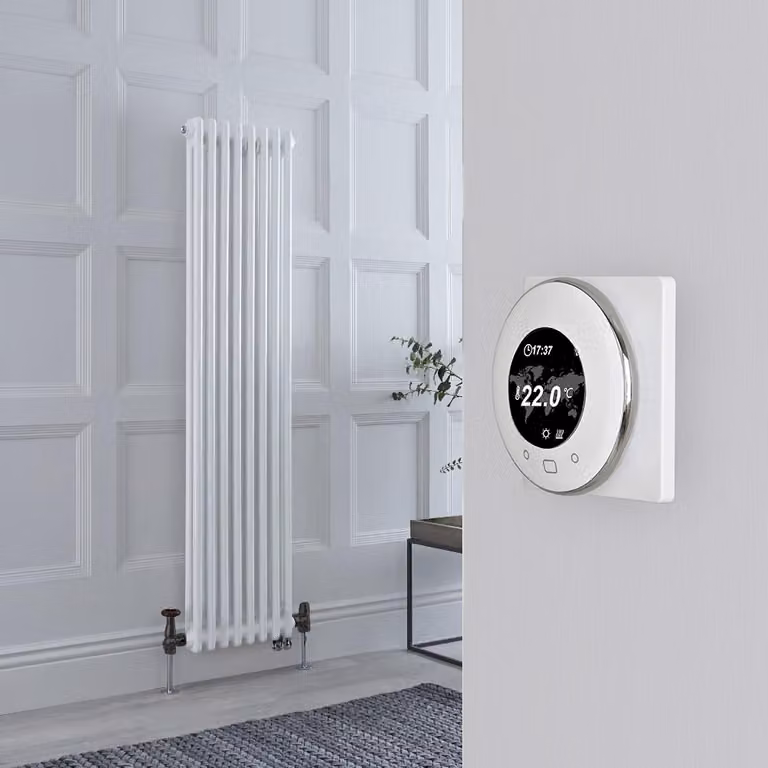 Radiatore Misto Verticale Bianco Doppio con Valvole in Ottone Anticato e Termostato WiFi - 1500mm x 380mm - Regent