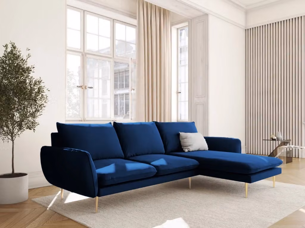 Divano angolare destro Vienna di Cosmopolitan Design in velluto blu reale e oro, 5 posti, L 255 cm x P 170 cm x H 95 cm – 2