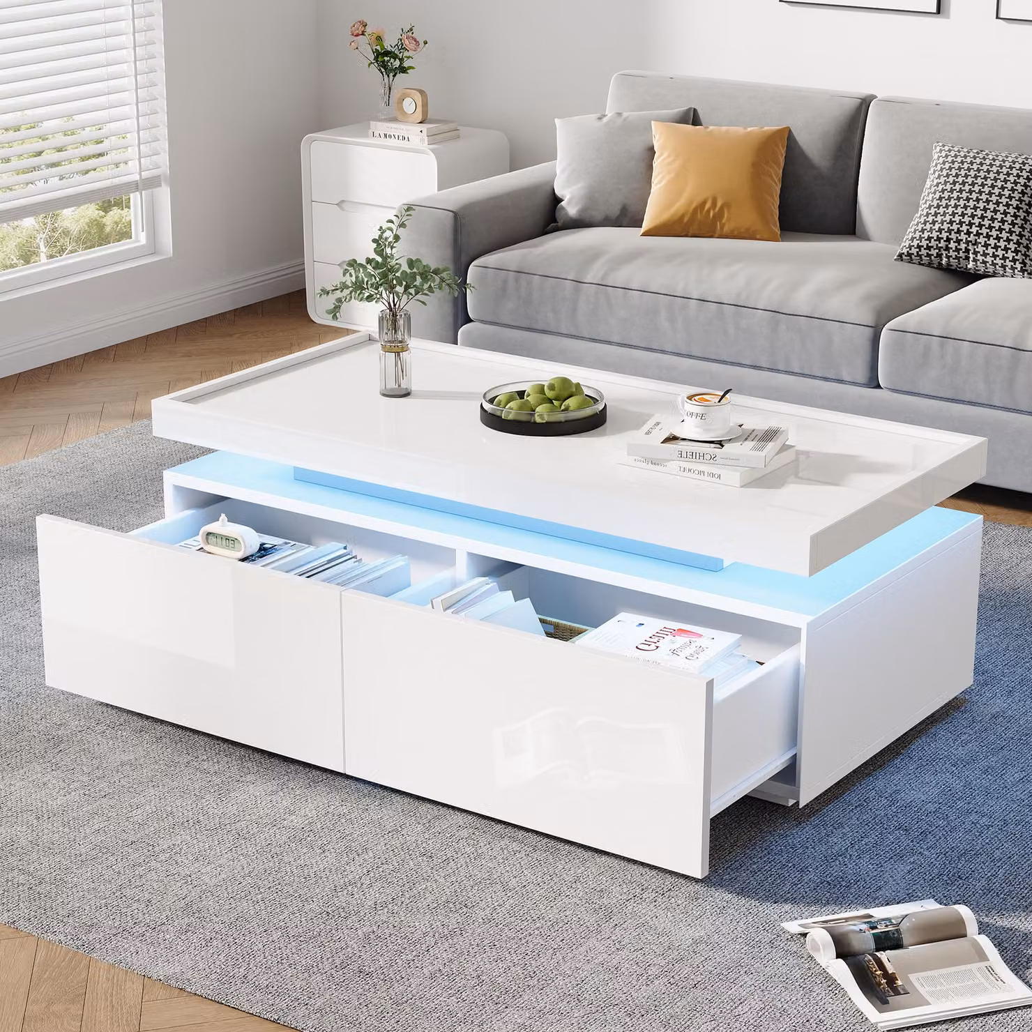 Tavolino da divano di 95 x 45 x 35 cm, realizzato in pannello di particelle rivestito in bianco con illuminazione a LED, dotato di 2 cassetti e un vano portaoggetti semiaperto, con finitura lucida
