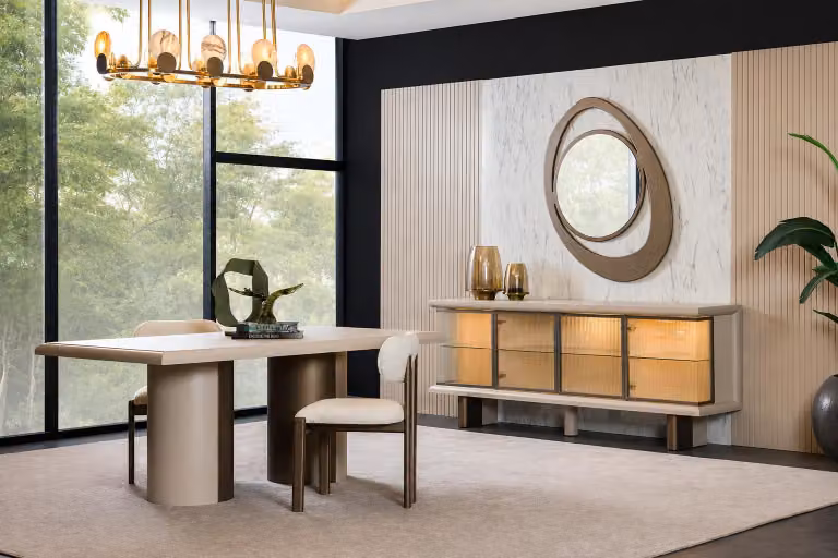 Set da pranzo color beige, composto da: tavolo da pranzo esclusivo, 2 sedie imbottite, credenza