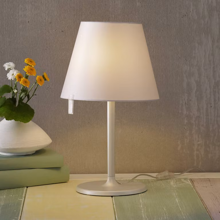 Artemide Lampada da comodino Melampo notte, Bianco / Opale, Soggiorno / Sala da pranzo, Tessuto / Stoffa / Seta, Design, Lampada da tavolo