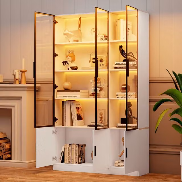 Vetrina alta Mivray con 6 ante in vetro, illuminazione integrata e chiusura soft-close, finitura bianca opaca in MDF, L: 120 cm, P: 32 cm, H: 200 cm
