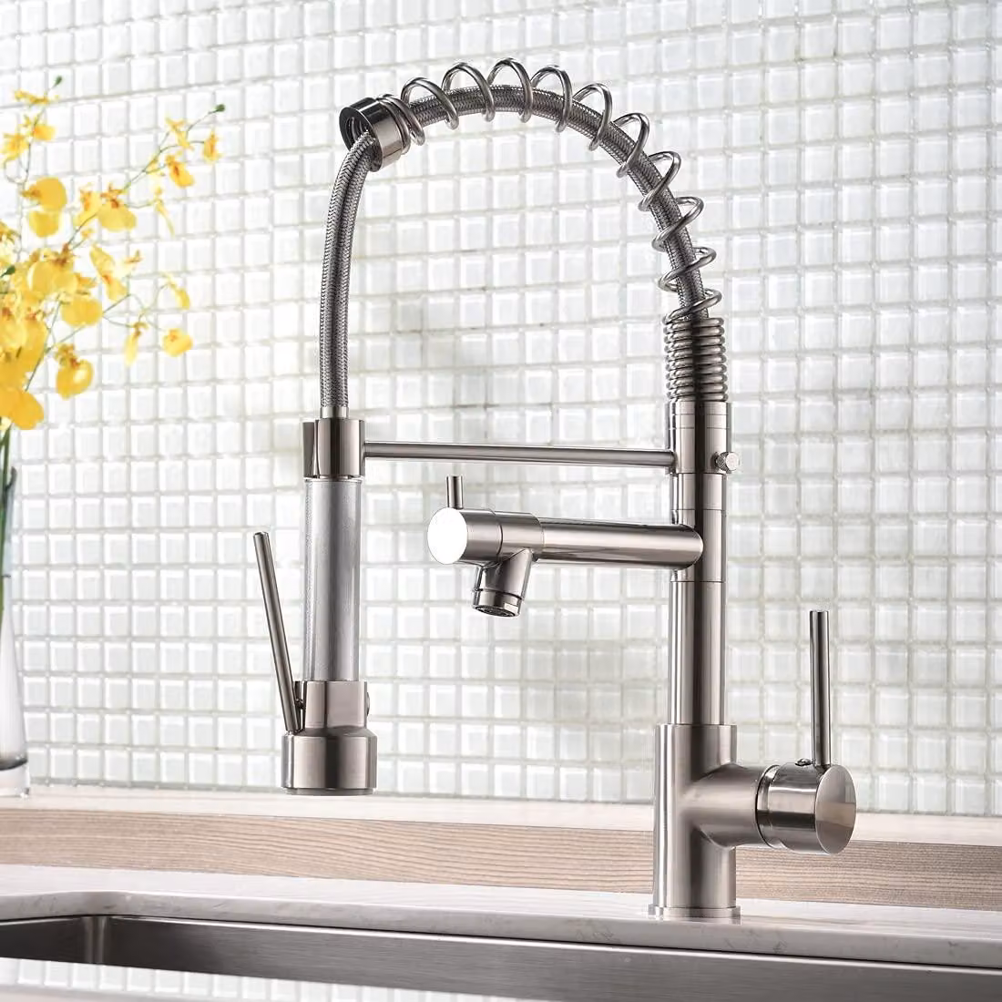 Rubinetto da cucina con funzione spray, girevole a 360°, finitura in nichel spazzolato