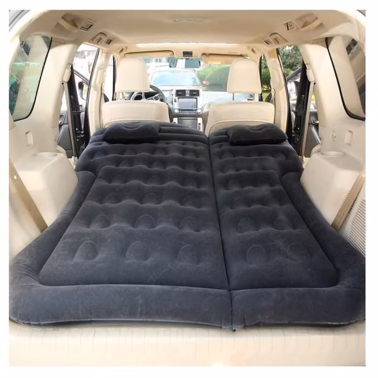 Materasso gonfiabile a forma di auto per un maggiore comfort durante i viaggi
