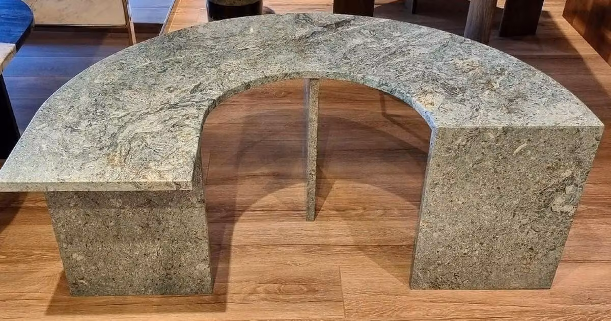 Casa Padrino Tavolino grigio 100 x H. 40 cm - Tavolo da soggiorno in marmo curvato - Mobili da soggiorno - Mobili - Mobili in marmo - Arredi - Arredi per il soggiorno