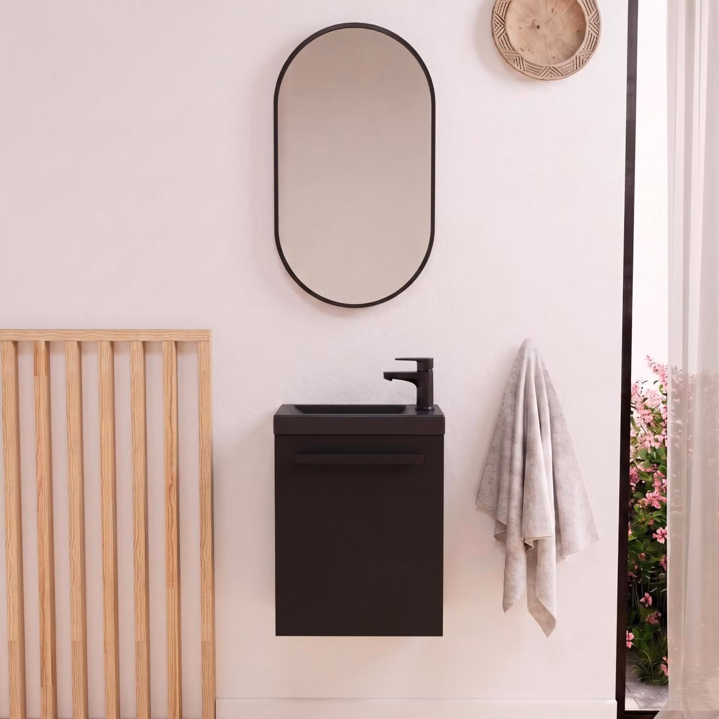 Set lavabo sospeso Nevada con rubinetto nero e specchio ovale