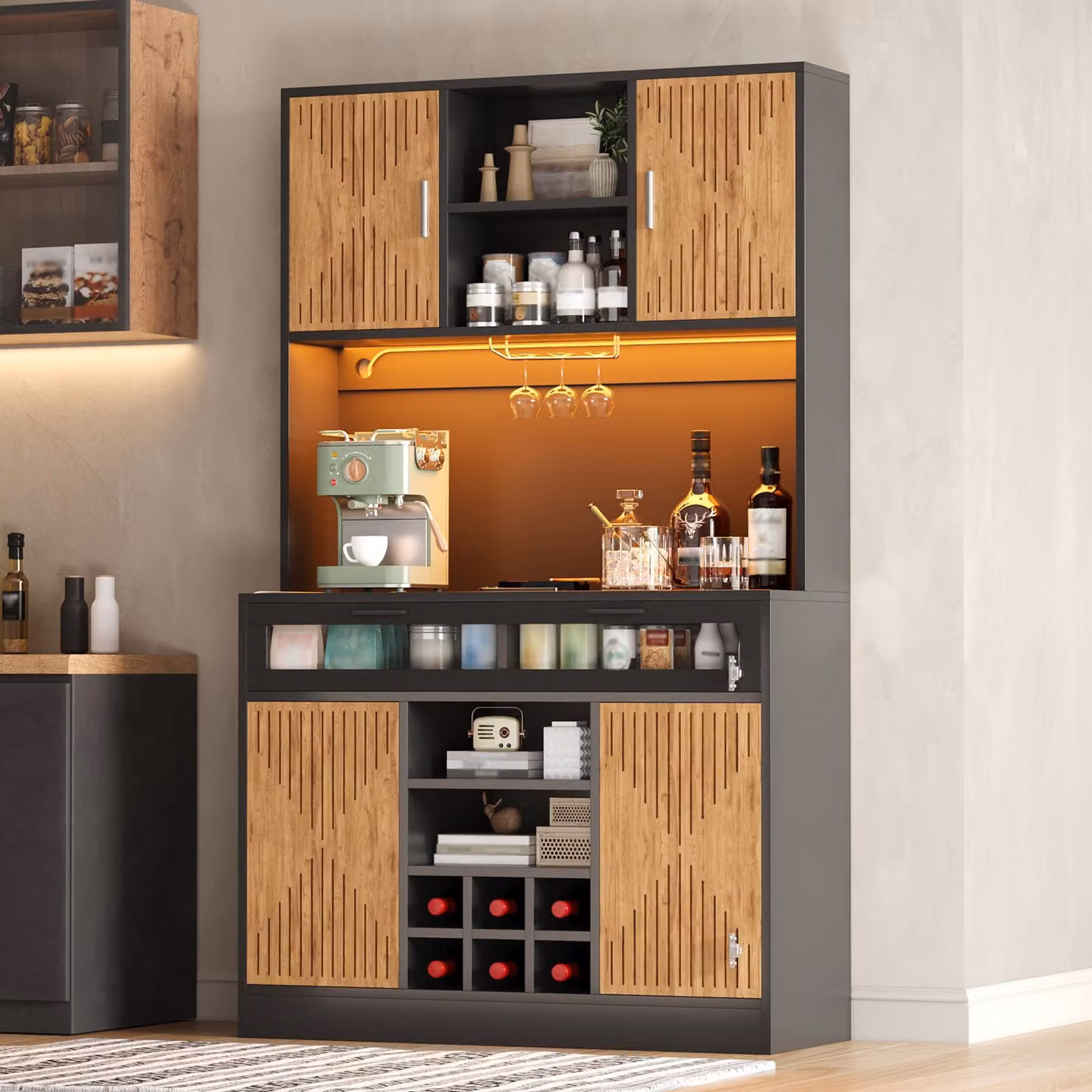 Mobile da cucina MODFU con vetrina a LED, mobile alto con presa di corrente e porta USB, mobile buffet con scaffale per vino e portabicchieri, dimensioni 105 x 40 x 180 cm, colore nero