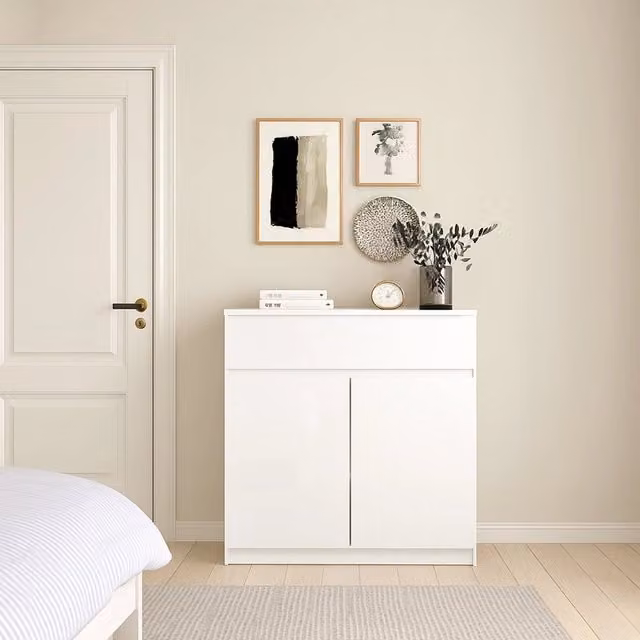 Credenza DMORA con ante in bianco lucido per la tua sala da pranzo L 100 cm x H 80 cm x P 41 cm