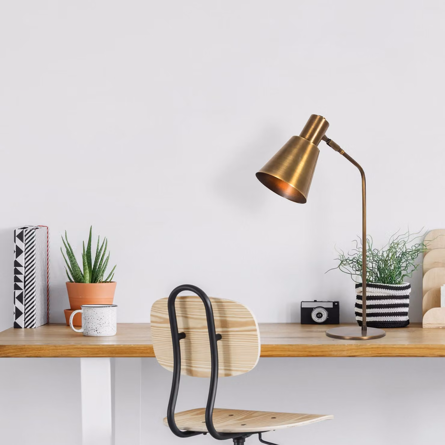 Opviq, lampada da tavolo vintage con struttura in metallo, 14 x 28 cm, altezza 70 cm, attacco E27, max. 40 W, IP20, cavo da 200 cm | Design industriale color rame, ideale per ambienti moderni.