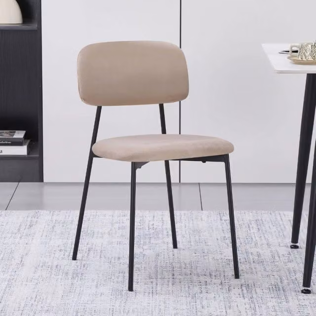 Set di 4 sedie Shen EFFEZETA in velluto colore taupe con struttura in metallo nero per la tua cucina