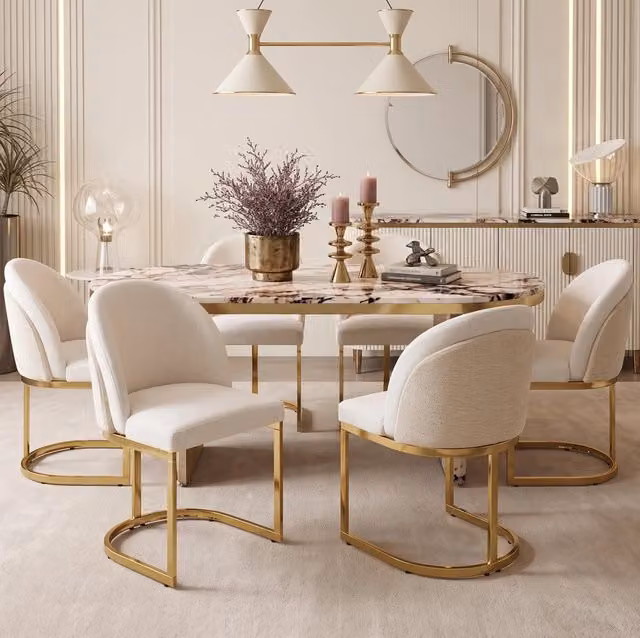 Set 4 sedie da pranzo ULEVR in ciniglia beige con gambe in metallo dorato e doppio schienale