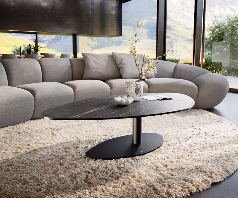 DELIFE Tavolino da divano Edge, design organico, 140x76 cm, piano in laminato ceramico Noir Desir, struttura in metallo nero