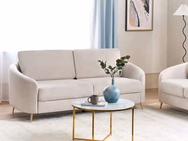 Divano 3 posti Beliani in tessuto beige con piedi dorati stile glamour per soggiorno L: 203 cm, P: 86 cm, H: 88 cm