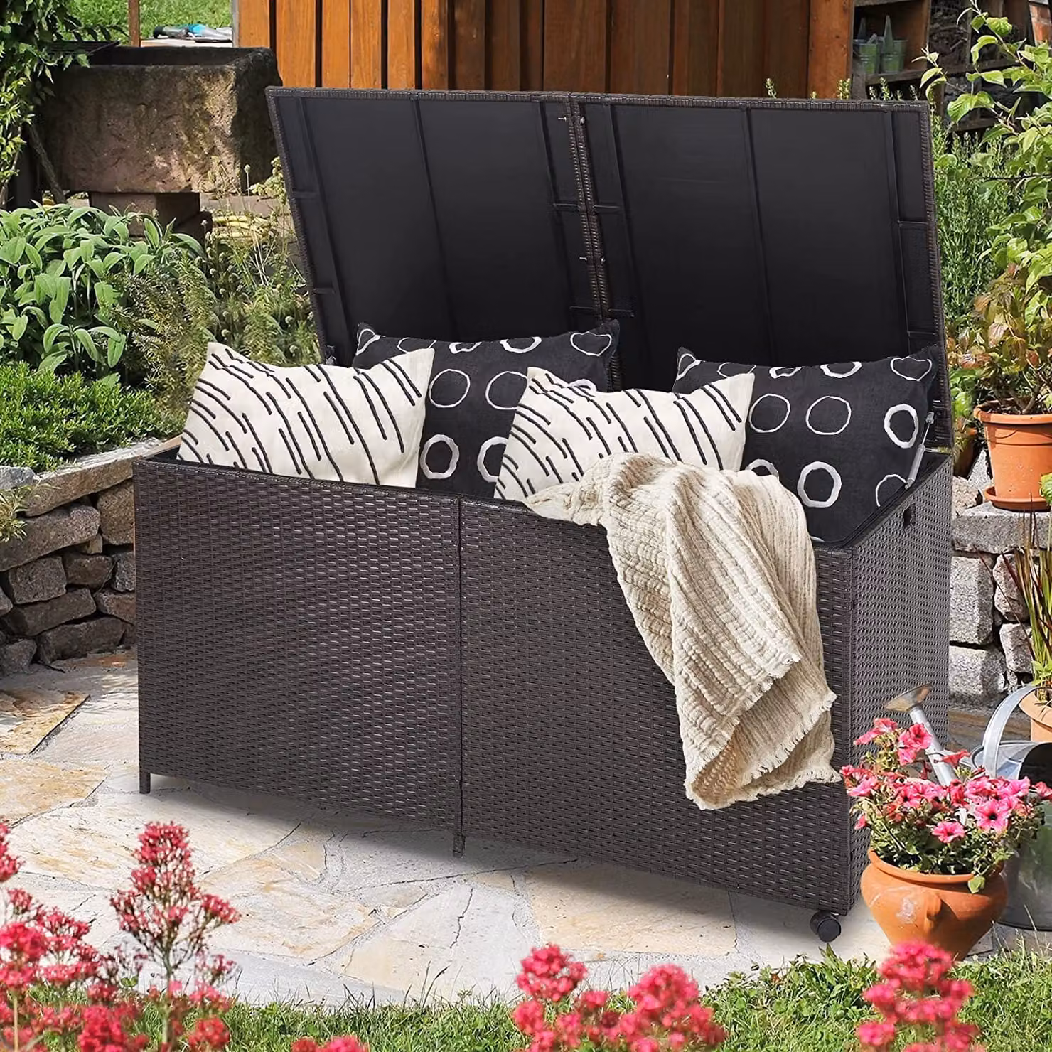 COSTWAY Cassetta da giardino XXL con capacità di 662 L, cassetta in rattan con chiusura a zip e 2 ruote universali, cassetta per cuscini da giardino cassetta da giardino resistente alle intemperie per giardino, cortile