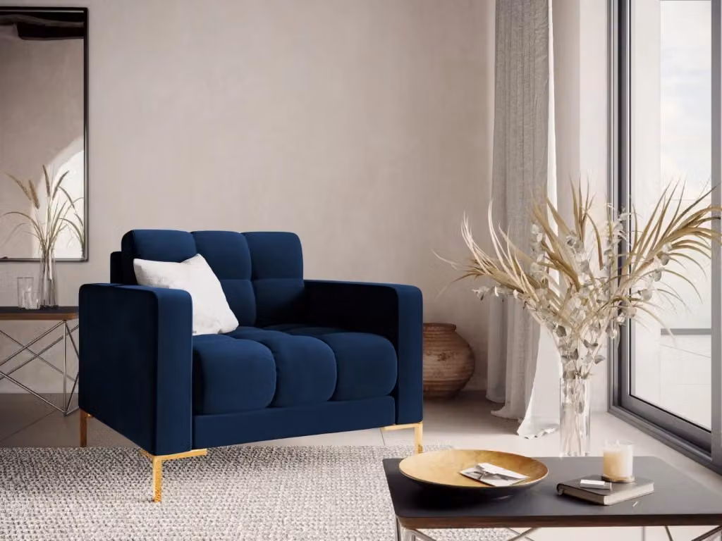 Poltrona Bali Cosmopolitan Design in velluto blu con struttura in metallo e braccioli – 2