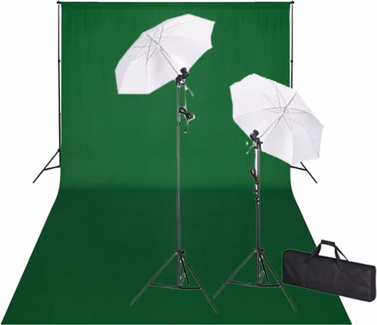 Set per studio fotografico con sfondo verde 600×300 e luci