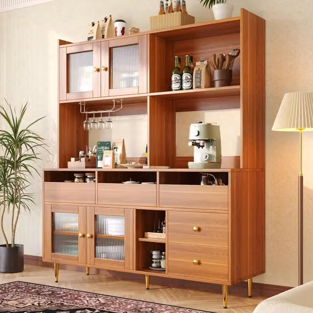 Credenza con portabottiglie e porta calici in MDF noce marrone con ante in vetro 145 × 39 × 171 cm