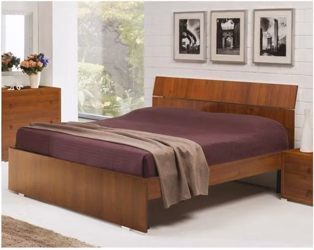 Letto matrimoniale in legno colore noce antico