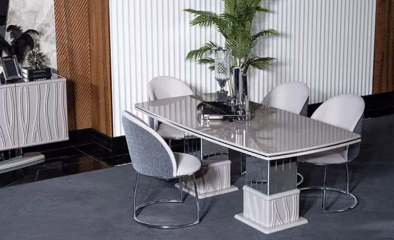 Elegantes weißes Esstisch- und Stuhl-Set aus Holz und Metall