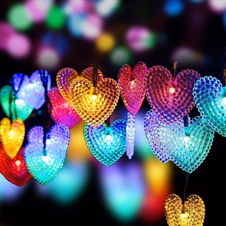 Catena luminosa a LED con cuori, 30 LED, impermeabile, 8 modalità, alimentazione solare