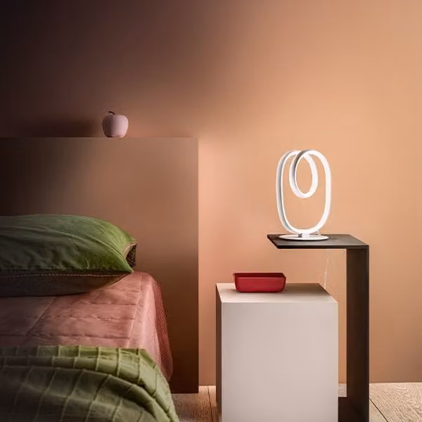 Lampada da tavolo Diva Gealuce in alluminio e silicone bianco, LED 17W 3000K 920lm, dimmerabile con diffusione a 360 gradi – 1