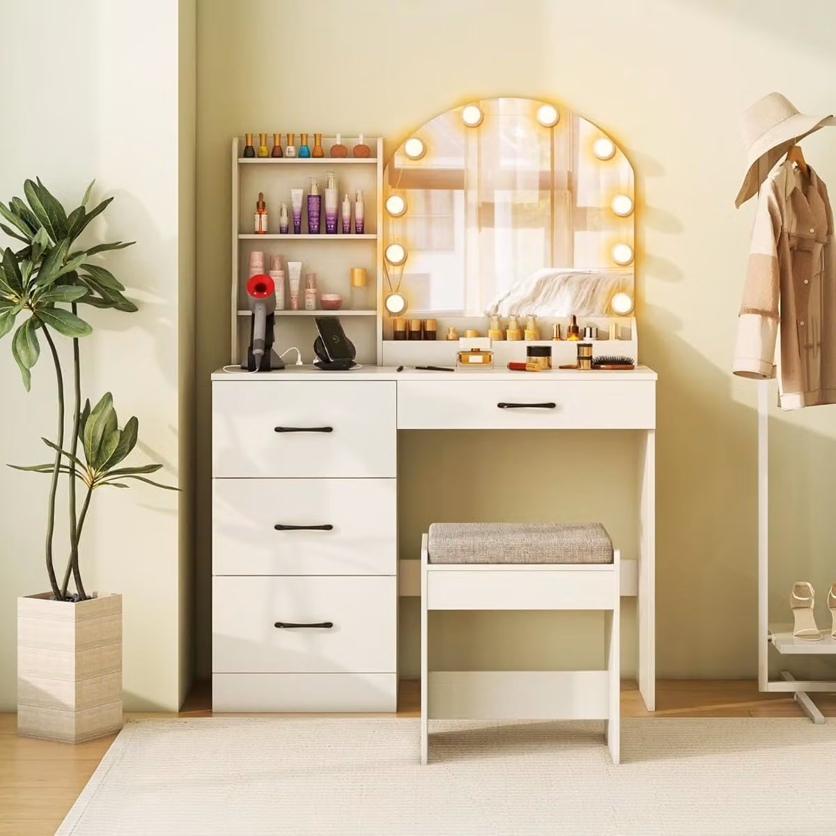 Set tavolo da trucco Costway con specchio Hollywood LED, sgabello e stazione di ricarica, Bianco