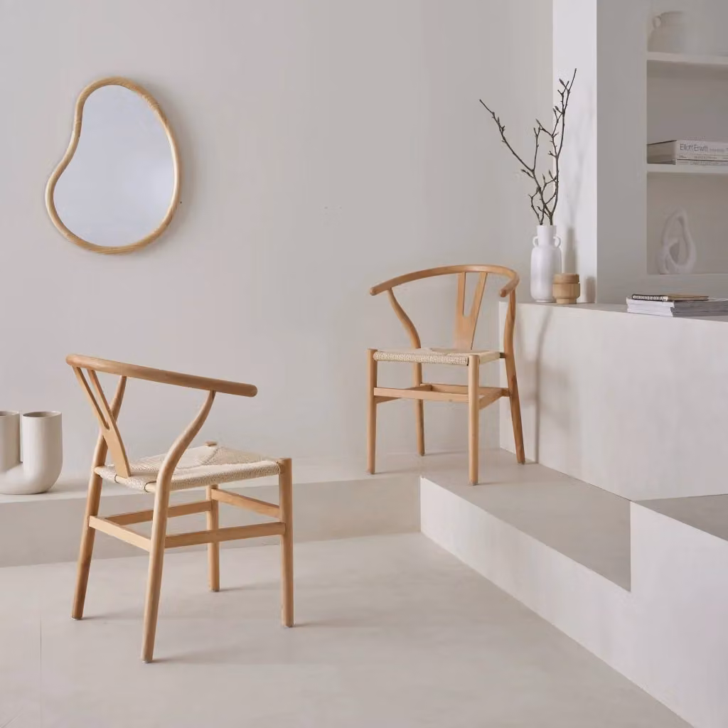 Set di 2 sedie impilabili Sweeek in legno di faggio con seduta in corda marrone naturale e braccioli – 2