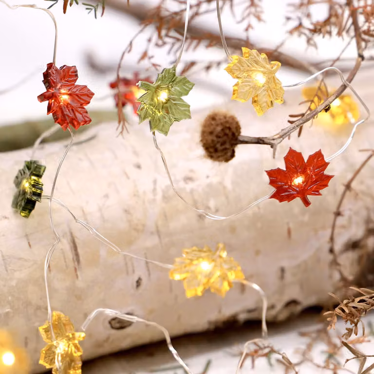 Catena luminosa con foglie d'acero, lunghezza 3 metri, 30 LED, alimentazione a batteria, multicolore