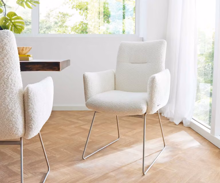 Sedia da pranzo DELIFE Jova-Flex con braccioli, rivestita in tessuto bouclé bianco, struttura in acciaio inossidabile, imbottitura a molle insacchettate