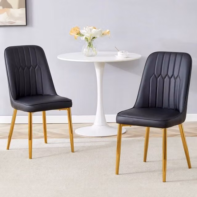 Sedia da pranzo nera in similpelle con gambe in metallo dorato HAVRYA