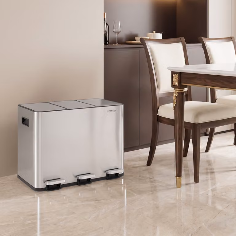 Pattumiera differenziata da cucina Costway con 3 scomparti da 45 l in acciaio inox color argento con comando a pedale