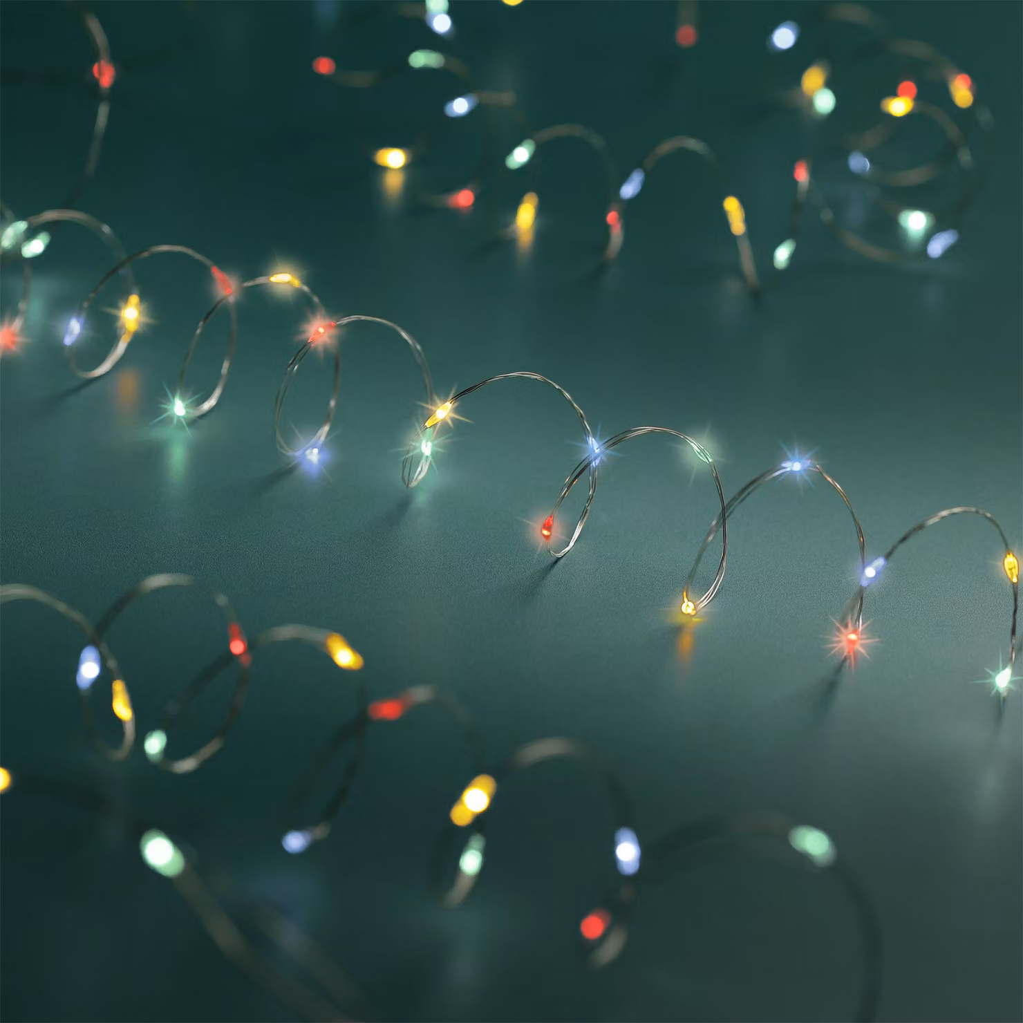 1.01 Fata a batteria con funzione - 100 LED / 5m - batteria a filo d'argento per interni ed esterni - Colore della luce: colorato