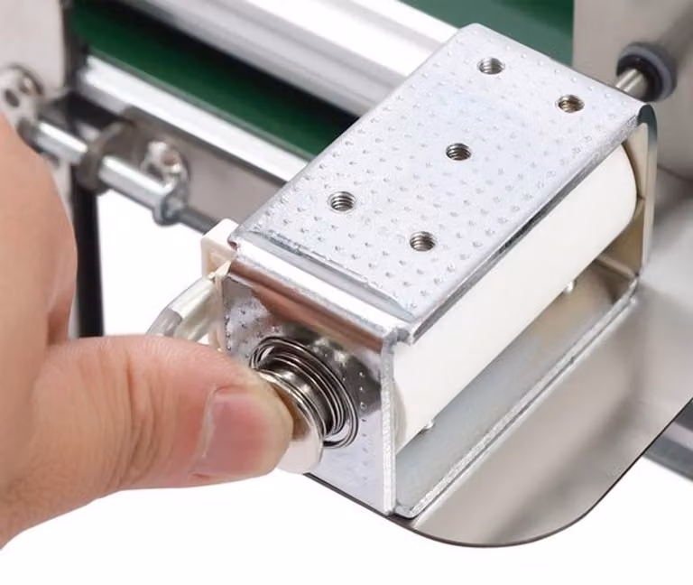 Macchina automatica di riempimento per liquidi - 150W - modello da banco - capacità di riempimento da 10 a 500 ml - acciaio inossidabile