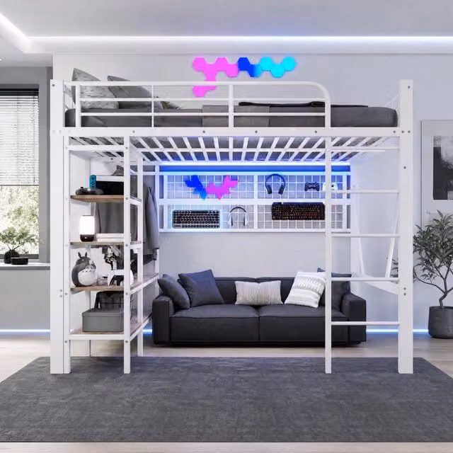 Letto a soppalco 140x200 cm con LED; ripiano e rete appendiabiti; in metallo e MDF; bianco