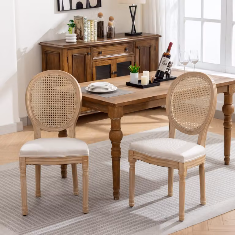 Sedia da pranzo in stile francese, set da 2: struttura in legno massello, finitura anticata, rivestimento in lino, schienale in rattan