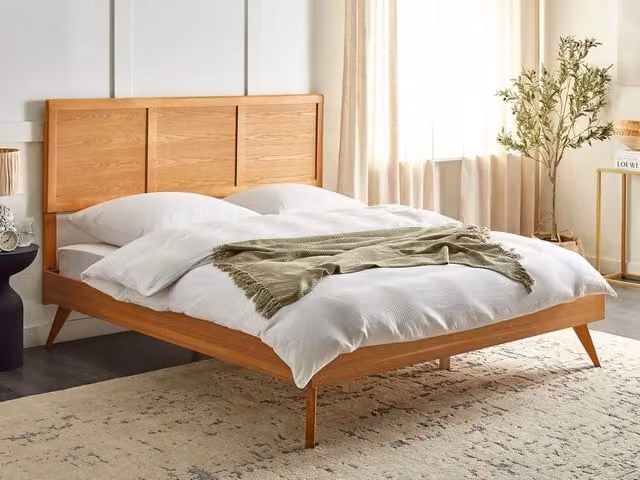 Letto Beliani in legno di frassino e gomma color marrone con stile rustico e rete a doghe, L/P: 180 x 200 cm – 1